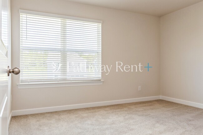 Building Photo - 3420 Quintana Dr