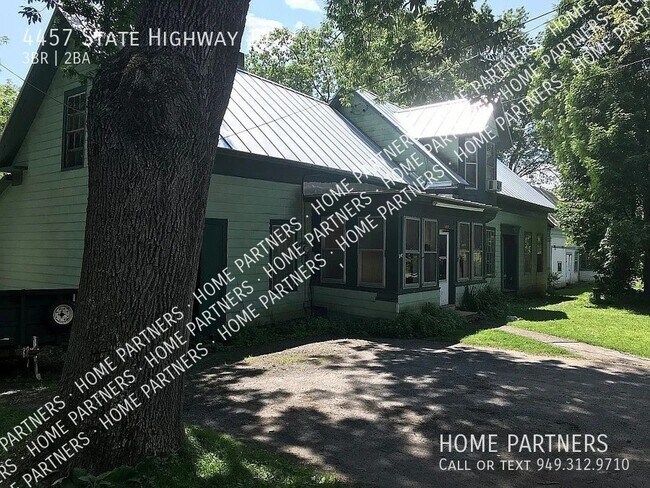 Foto del edificio - Rent to Own 2 acre waterfront Home with $2...