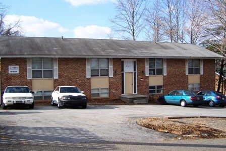 Building Photo - 901 Flanders Ln