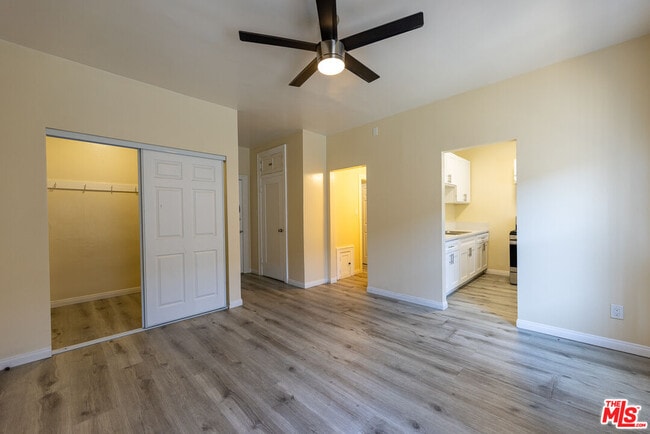 Building Photo - 946 S Burlington Ave