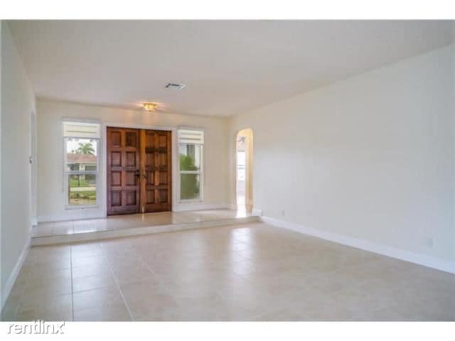 Building Photo - 4855 Acorn Dr