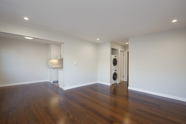 Building Photo - 1515 6th Ave W