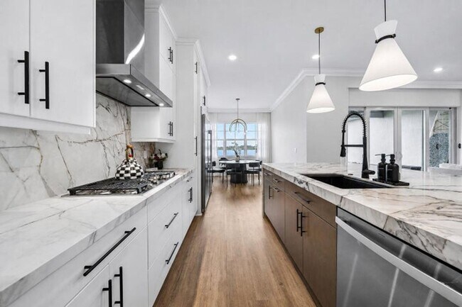 Foto del edificio - 655 Hookline Cir