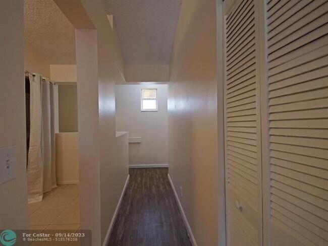 Foto del edificio - 2431 NW 56th Ave