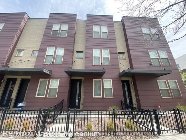Building Photo - 3 br, 3.5 bath House - 1056 Navajo St