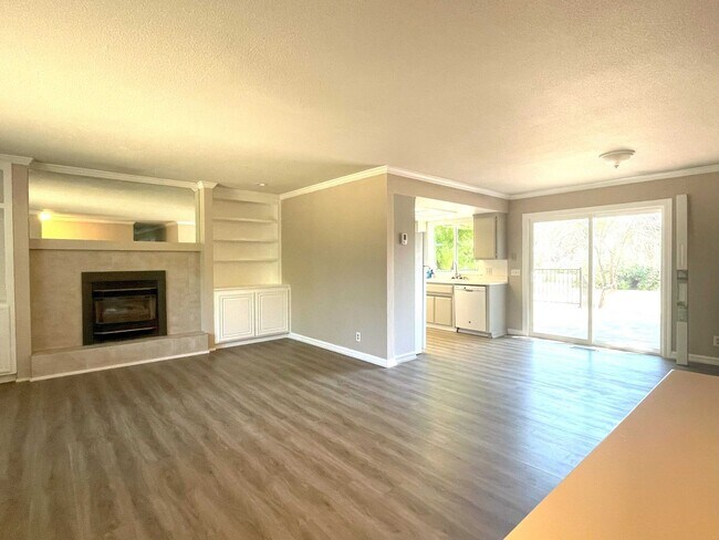 Building Photo - 3 bedroom, 2 bath in Lake Wildwood, Penn V...