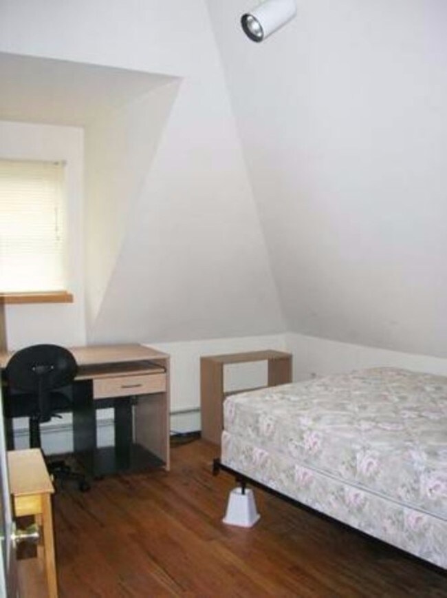 Foto del edificio - 119 Stewart Ave