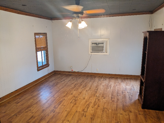 Building Photo - 516 E Cedar St