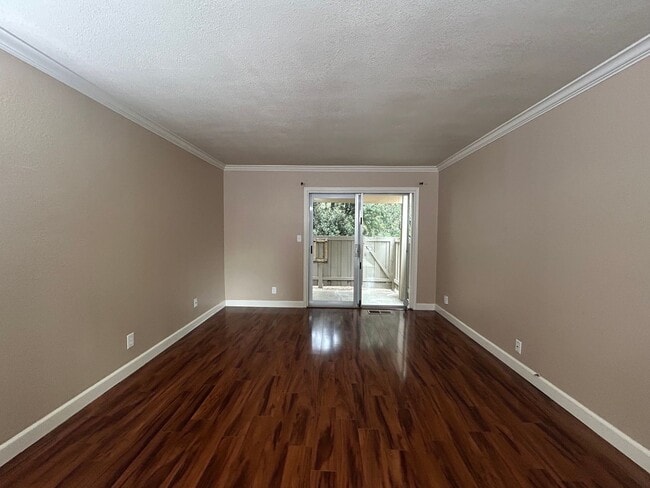 Foto del edificio - Move-In Ready 1BR in Sought-After Kirkwood...