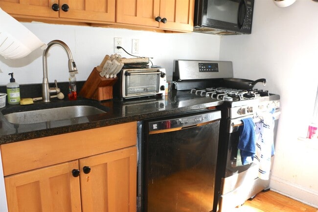 Building Photo - 405 Washington St