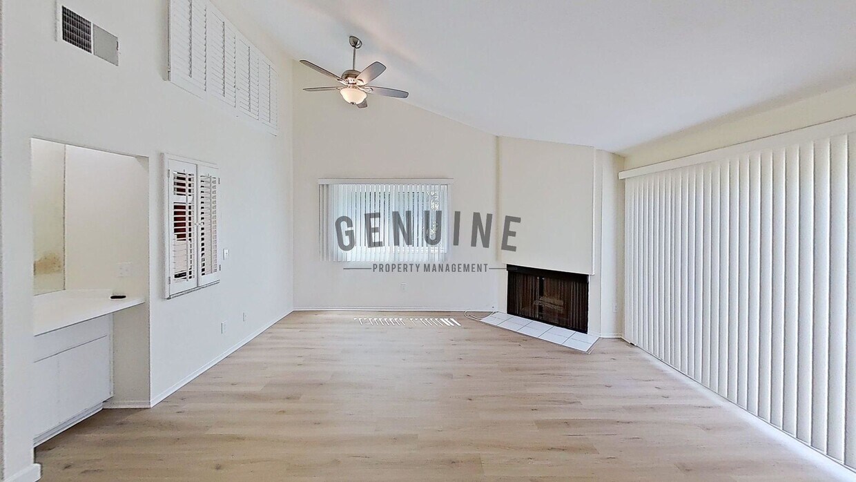 Foto principal - Upstairs Spacious 1Bd Condo w/attached Garage