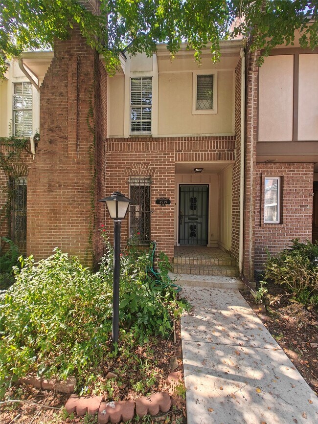 Building Photo - 4539 Acacia St