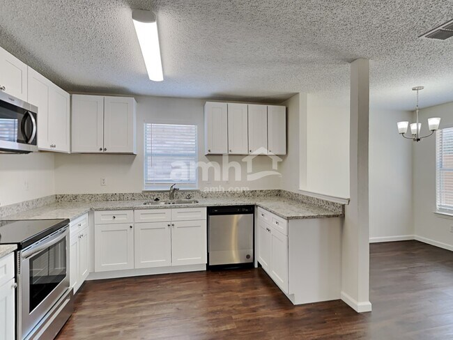 Foto del edificio - 1475 Stewart Dr