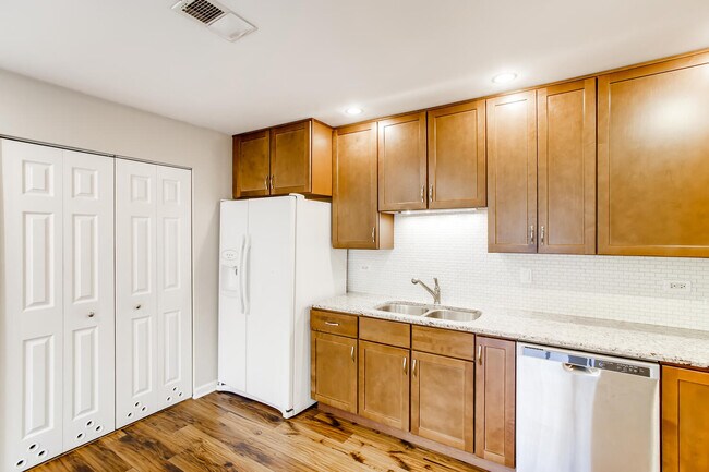 Building Photo - 9427 Bay Colony Dr