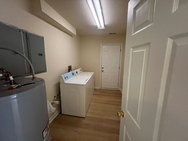Foto del edificio - 3221 Edgewood Ave