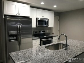 Building Photo - 705 N 2nd St