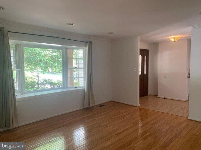 Foto del edificio - 2211 Goldentree Way