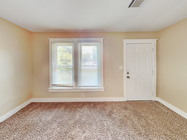 Foto del edificio - 2497 Lakewood Ave SW