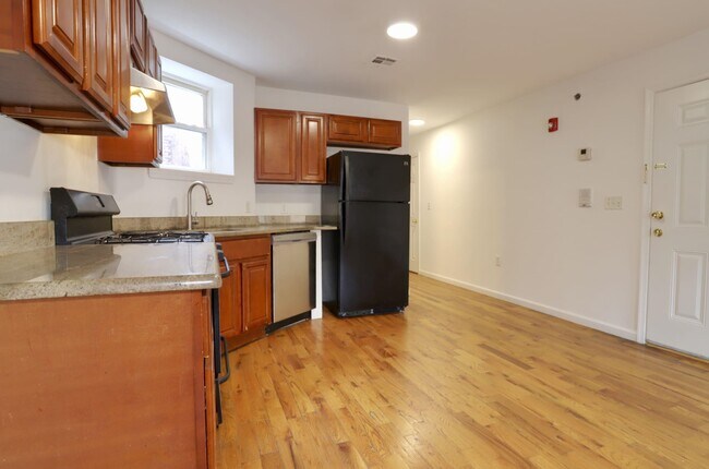 Foto del edificio - 236 Van Horne St