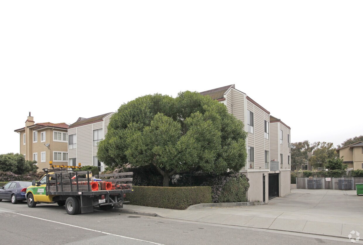 Foto del edificio - 465-471 Kelly Ave