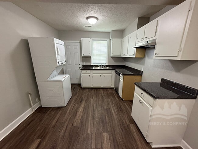 Building Photo - No app fees manager special and Half off f...