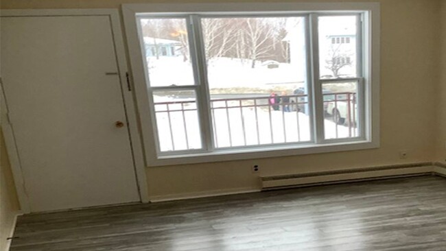 Terrace Living Room With Window - Terrace Apartments