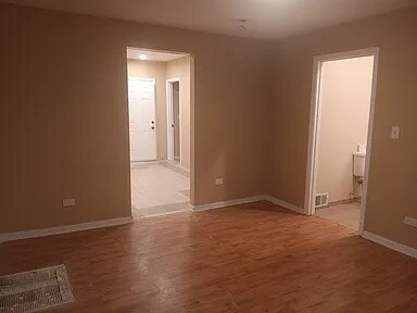 Building Photo - 5005 W Chicago Ave