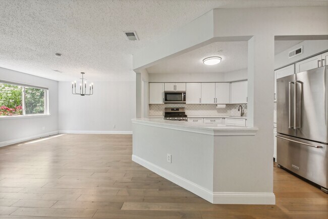 Building Photo - 45 Drake Ln