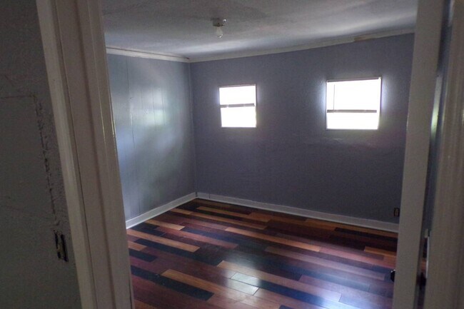 Foto del edificio - 705 Otis St