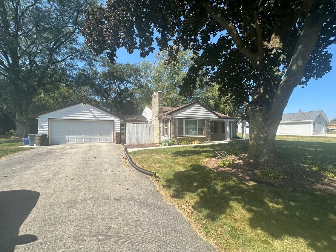 Foto principal - 375 Parklawn Dr