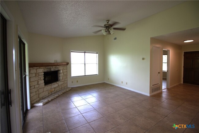 Foto del edificio - 1015 Old Mill Rd