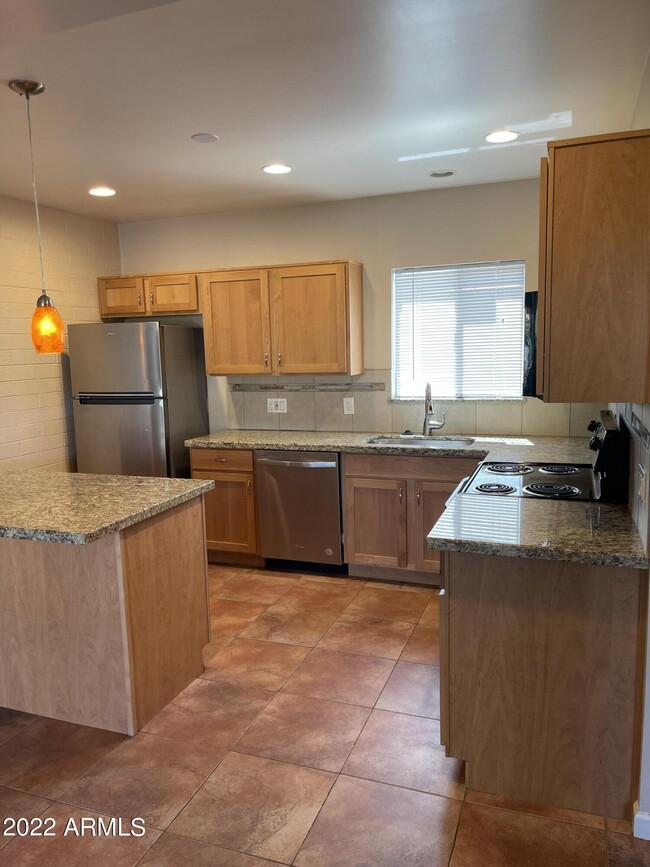 Building Photo - 6804 E 2nd St