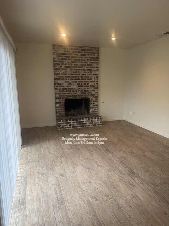 Foto del edificio - 9130 Cornwall Dr