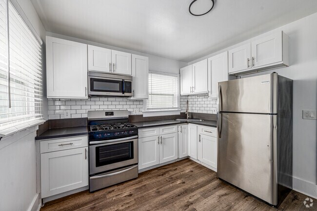 2BR, 1BA - Kitchen - Lofts on Larchmont