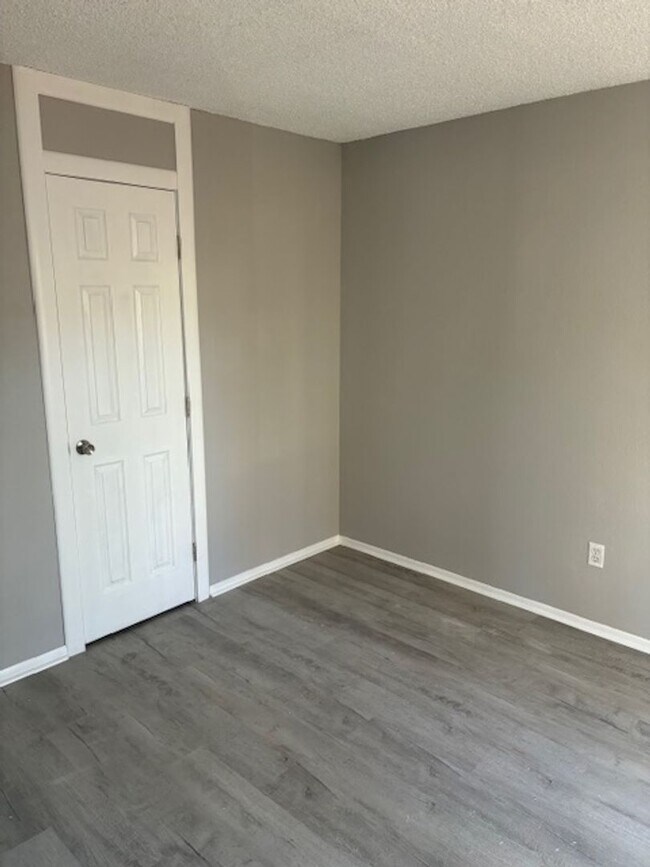 Foto del edificio - For Rent / En Alquiler: Spacious Condo Bur...
