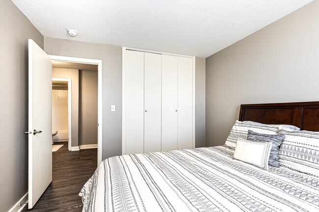 1BR, 1BA - 610SF - Bedroom - Walnut Tower Apartments