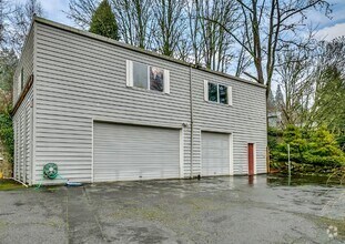 Building Photo - 9938 SW Terwilliger Blvd