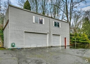 Building Photo - 9938 SW Terwilliger Blvd