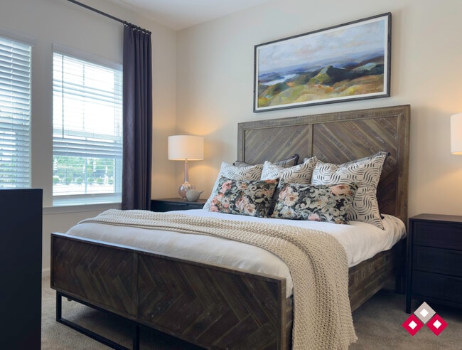 Building Photo - The Summit Hendersonville
