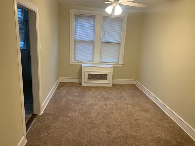 Building Photo - PHA house ONLY 3 bed 1 bath