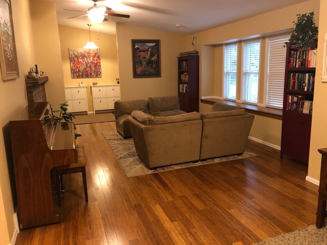 430 Allegheny Dr, Colorado Springs, CO 80919 House for Rent in