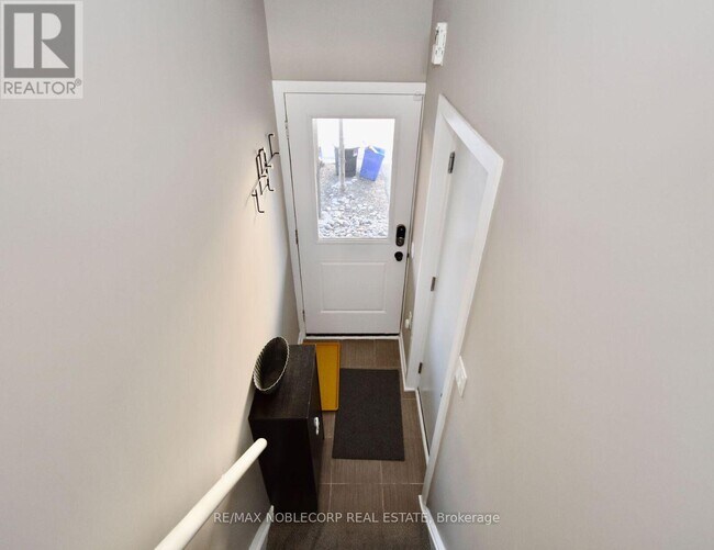 Photo du bâtiment - 369-369 Essa Rd