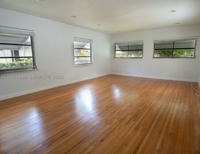 Foto del edificio - 6090 SW 27th St