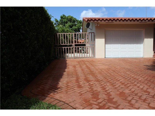 Foto del edificio - 2030 SW 132nd Ave