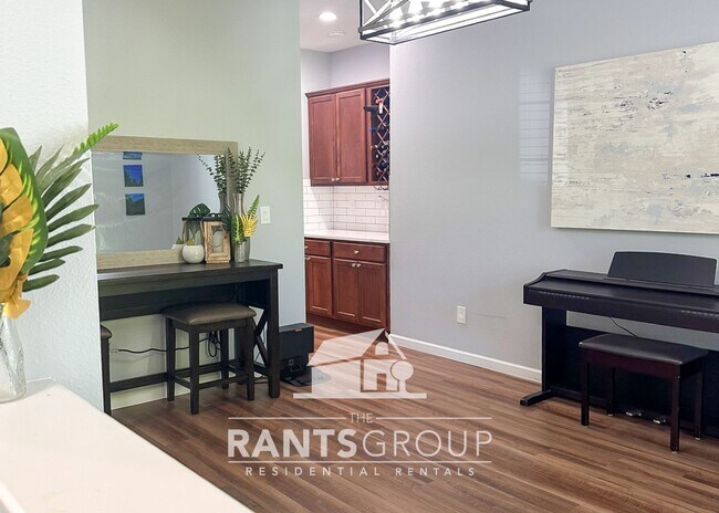 Foto del edificio - Quiet 3/2.5 Home in Beautiful Evergreen Heights - Easy Commute to JBLM!