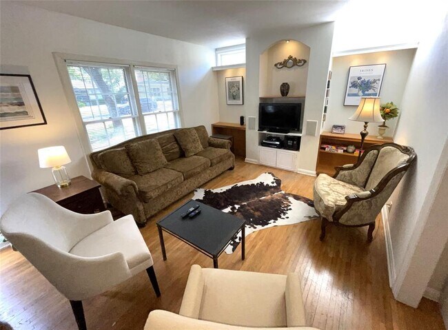 Foto del edificio - 1914 W 38th St