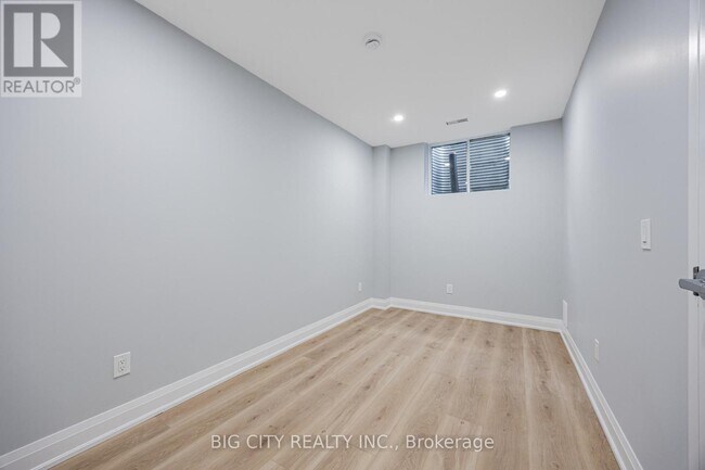 Building Photo - 39 Aragon Ave