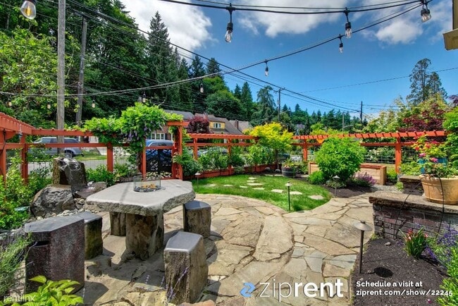 Building Photo - 4 br, 3 bath House - 1930 Boyer Avenue Eas...