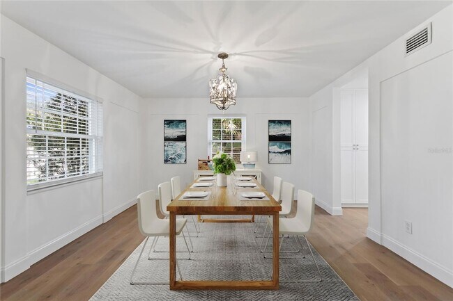 Foto del edificio - 4704 W Brookwood Dr