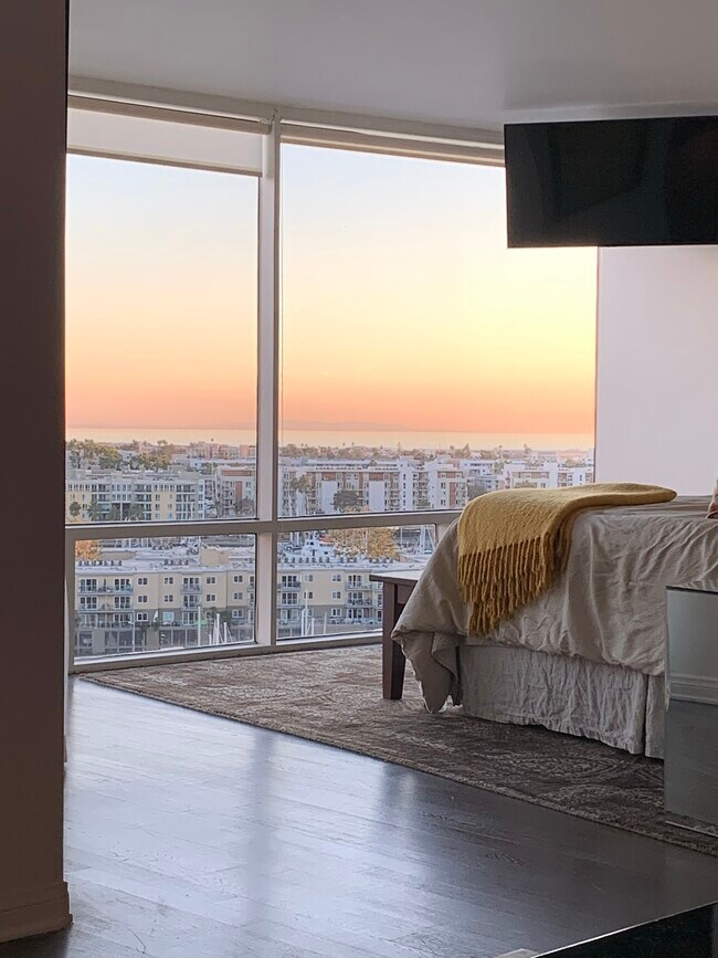 Building Photo - 4314 Marina City Dr